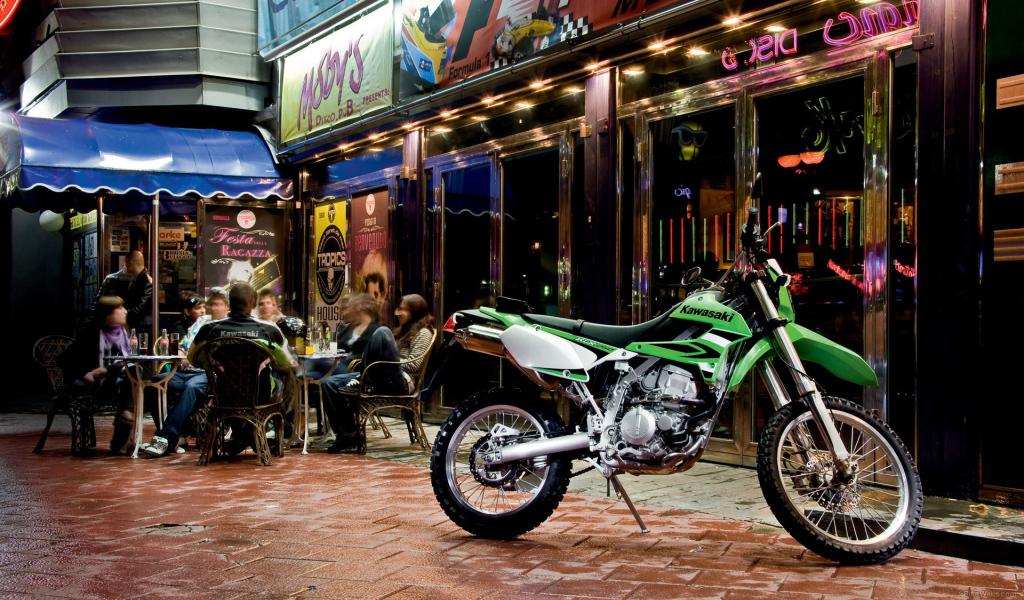 Новый надежный мотоцикл Kawasaki KLX 250