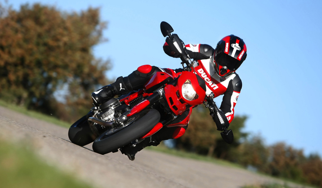 Популярный мотоцикл Ducati Hypermotard SP