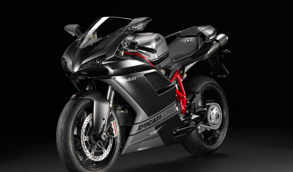 Популярный мотоцикл Ducati Superbike 848 Evo