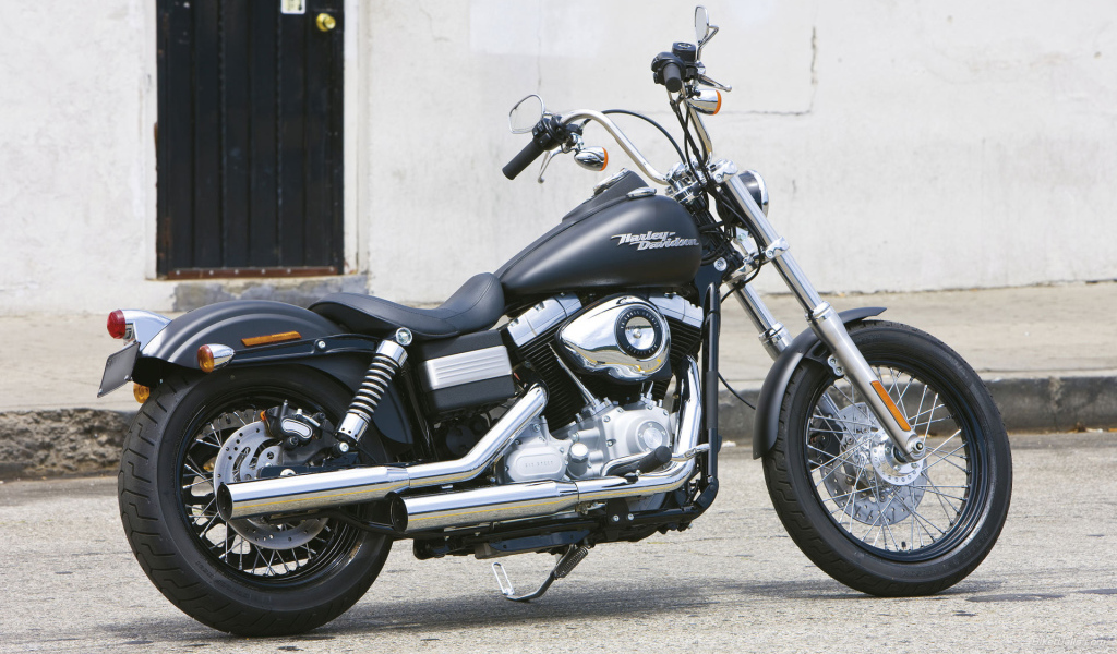 Популярный мотоцикл Harley-Davidson Dyna Street Bob