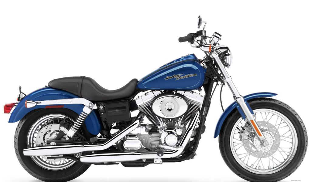 Популярный мотоцикл Harley-Davidson Dyna Super Glide Custom