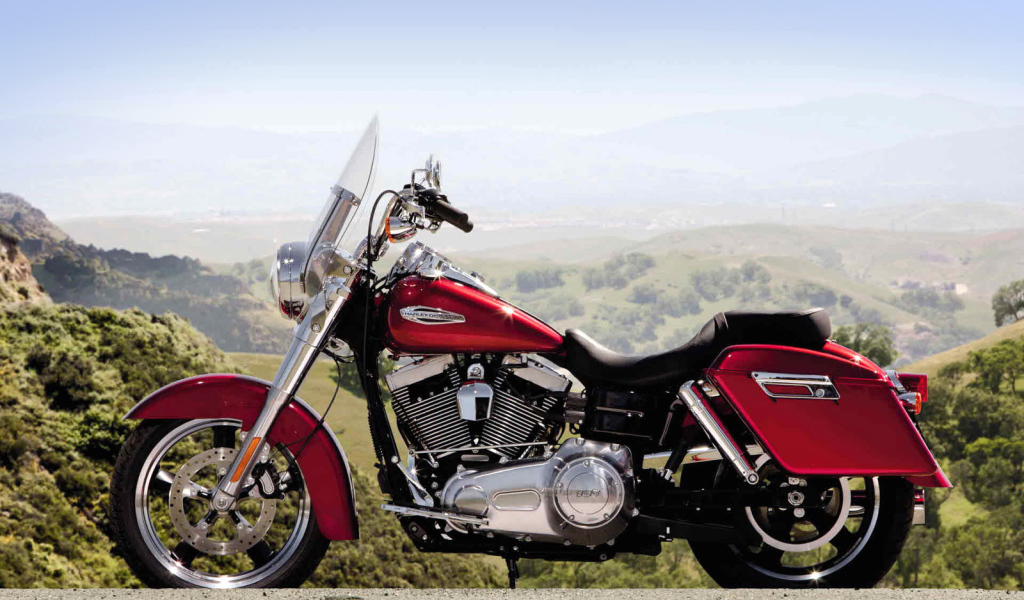 Популярный мотоцикл Harley-Davidson Dyna Switchback