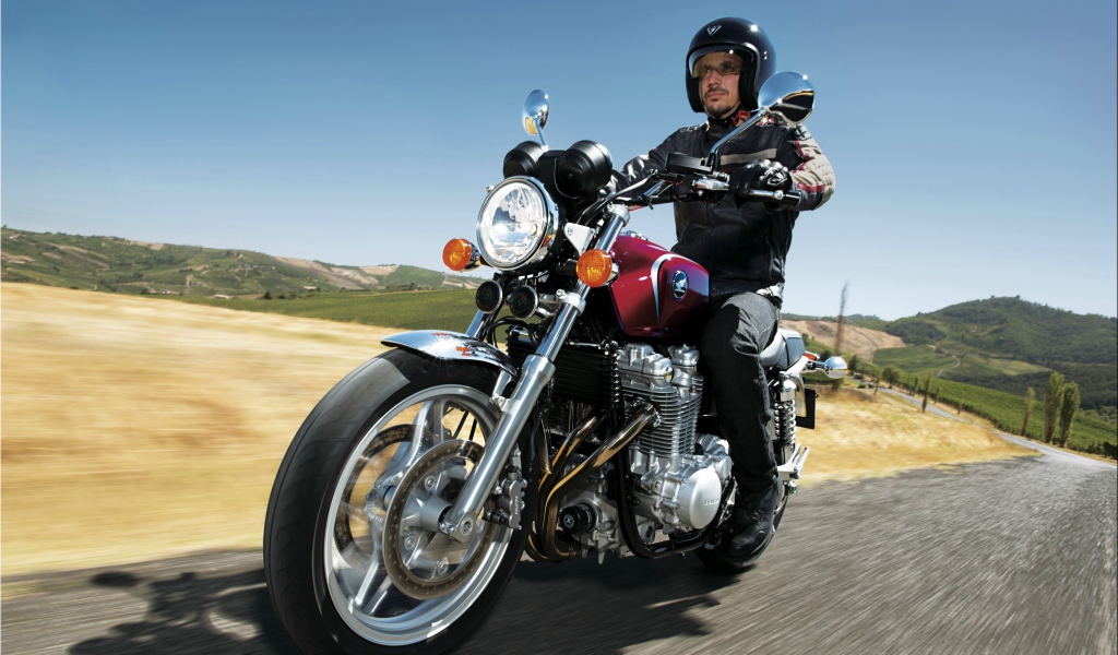 Популярный мотоцикл Honda CB 1100