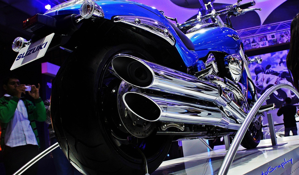 Популярный мотоцикл Suzuki  Intruder C1500T