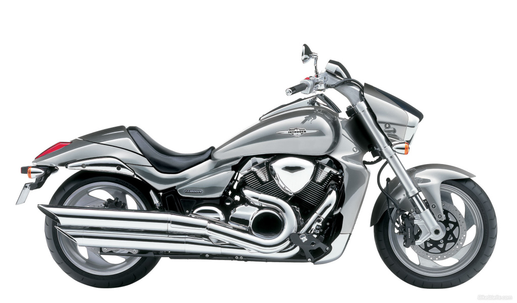 Популярный мотоцикл Suzuki  Intruder M1800 R