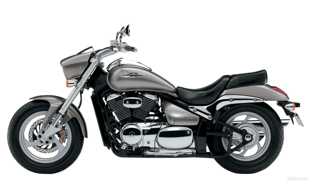 Популярный мотоцикл Suzuki  Intruder M800