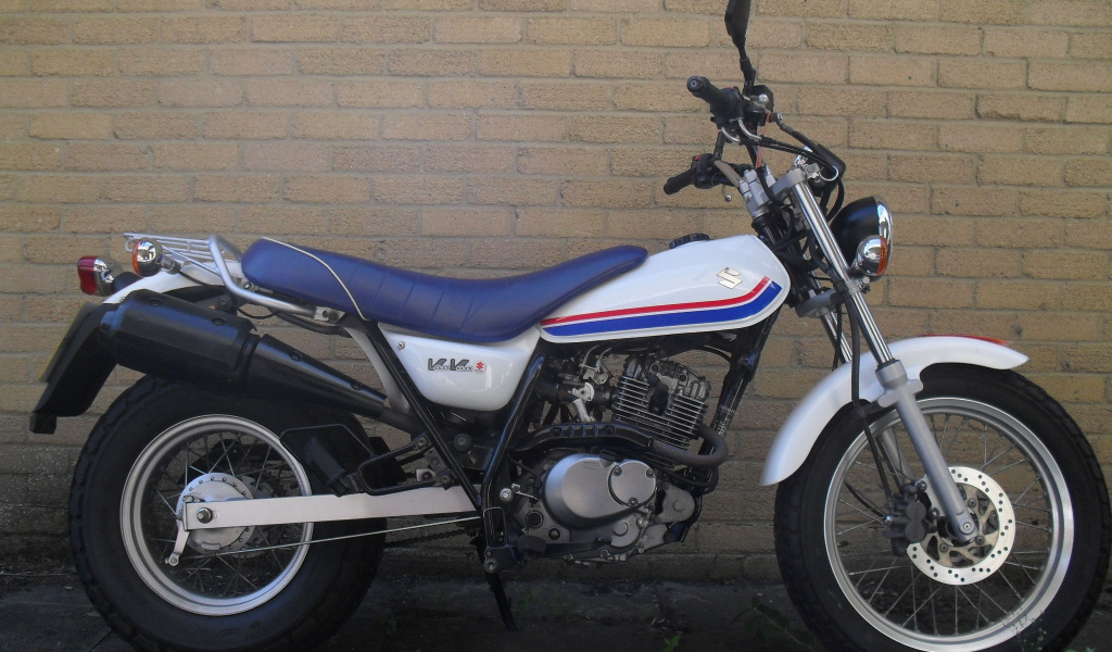 Популярный мотоцикл Suzuki RV 125