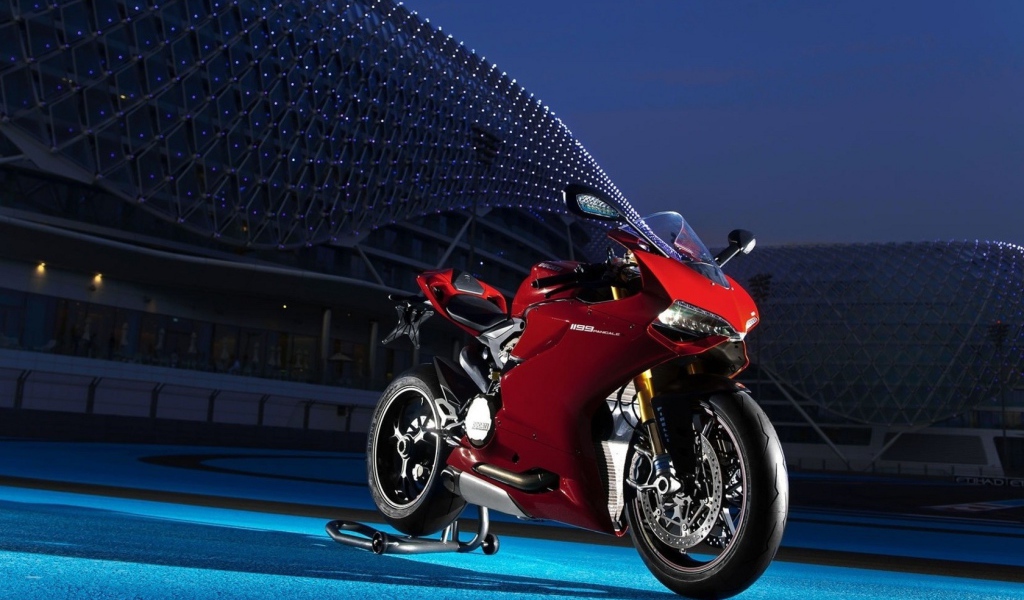 Красный мотоцикл Ducatti