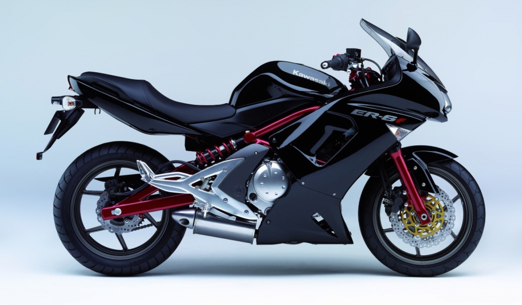 Надежный мотоцикл Kawasaki ER-6f