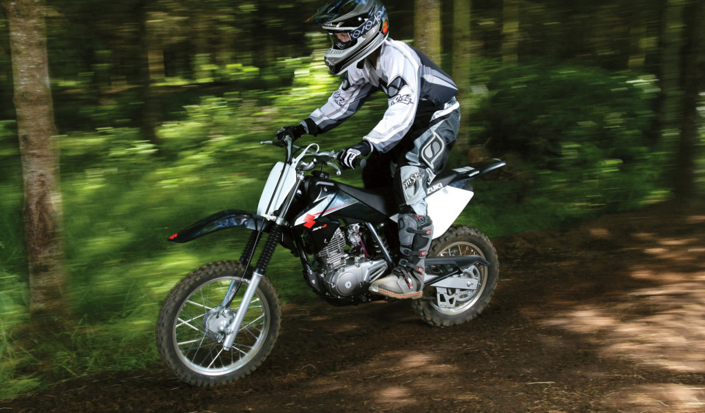 Надежный мотоцикл Suzuki DR-Z 125