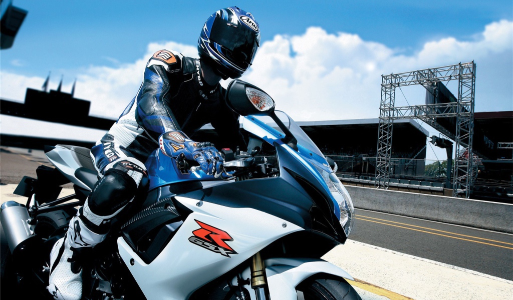 Надежный мотоцикл Suzuki GSX-R 750