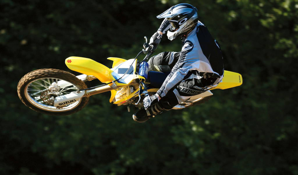 Надежный мотоцикл Suzuki RM-Z 250