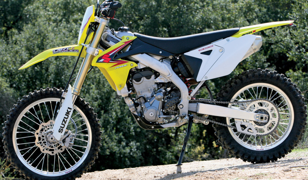 Надежный мотоцикл Suzuki RMX 450 Z