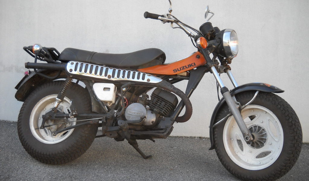 Надежный мотоцикл Suzuki RV 125