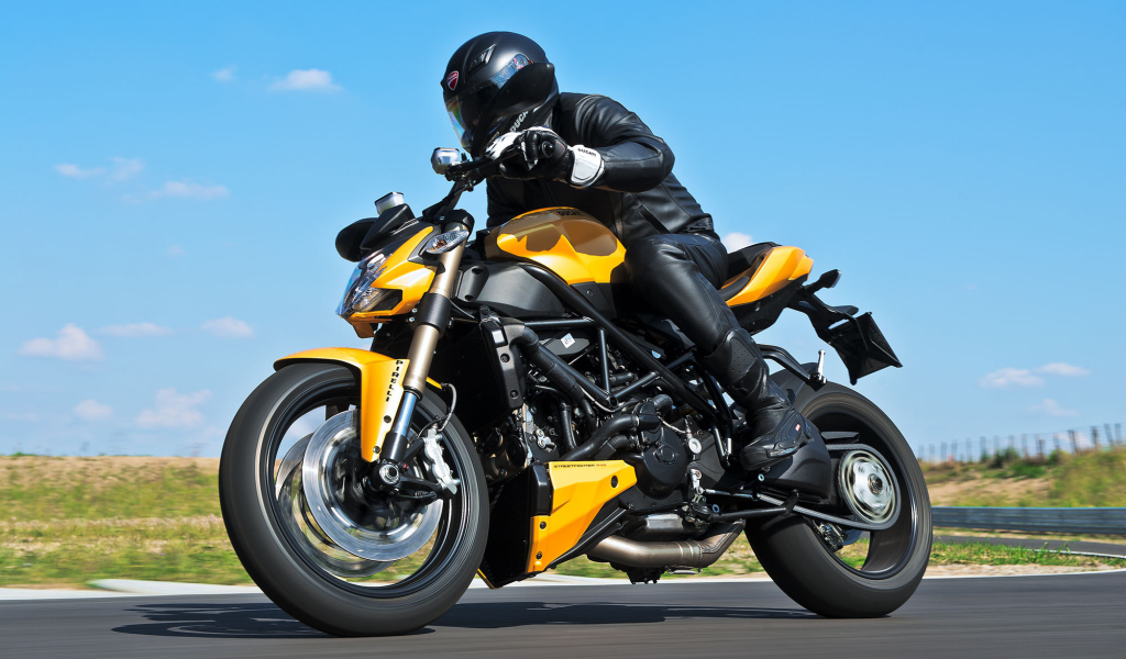 Надежный мотоцикл Ducati Streetfighter 848