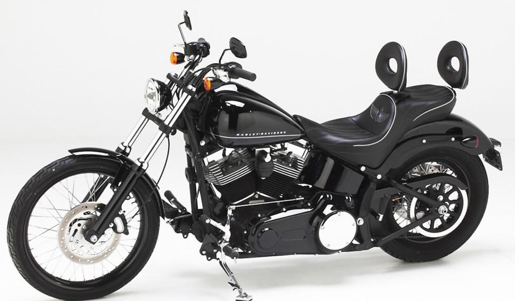 Надежный мотоцикл Harley-Davidson Softail Blackline