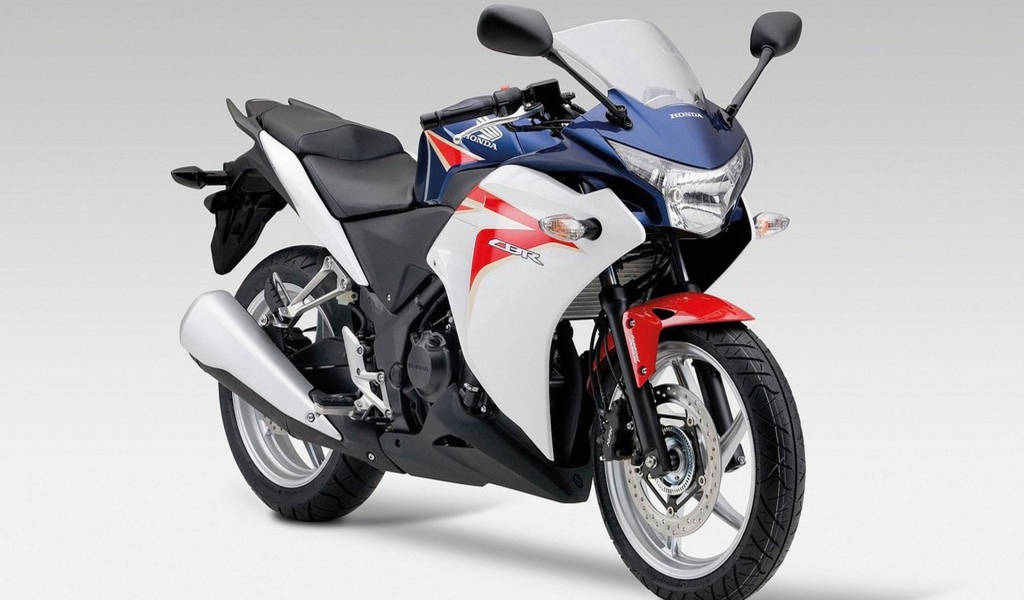 Надежный мотоцикл Honda CBR 250 R