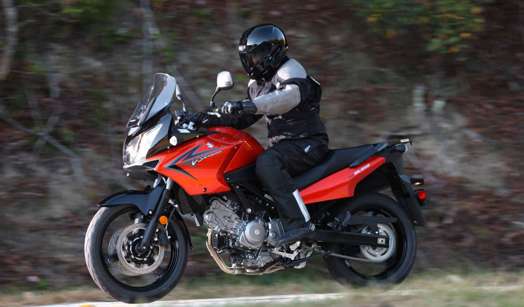 Надежный мотоцикл Suzuki V-Storm 650 ABS