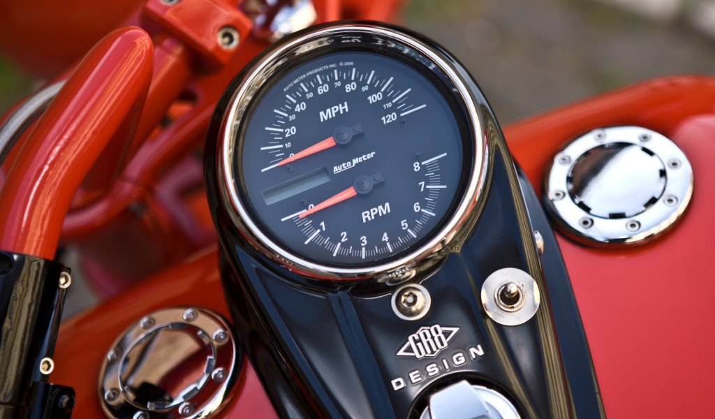 Спидометр красного мотоцикла
