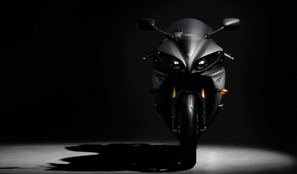 Стильный черный мотоцикл