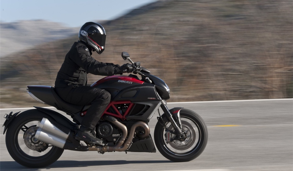 Тест-драйв мотоцикла Ducati Diavel