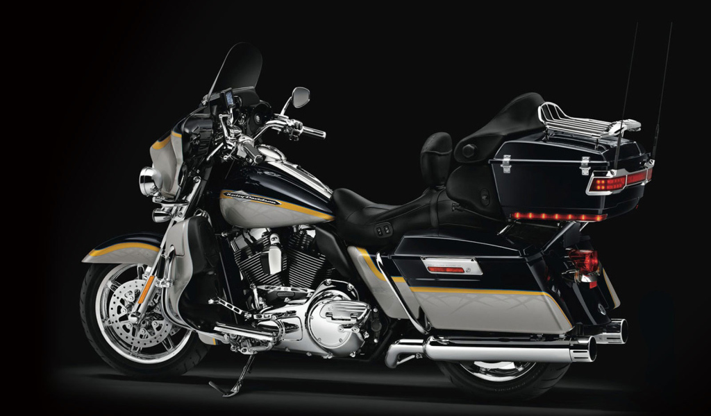 Тест-драйв мотоцикла Harley-Davidson CVO Electra Glide Ultra Classic