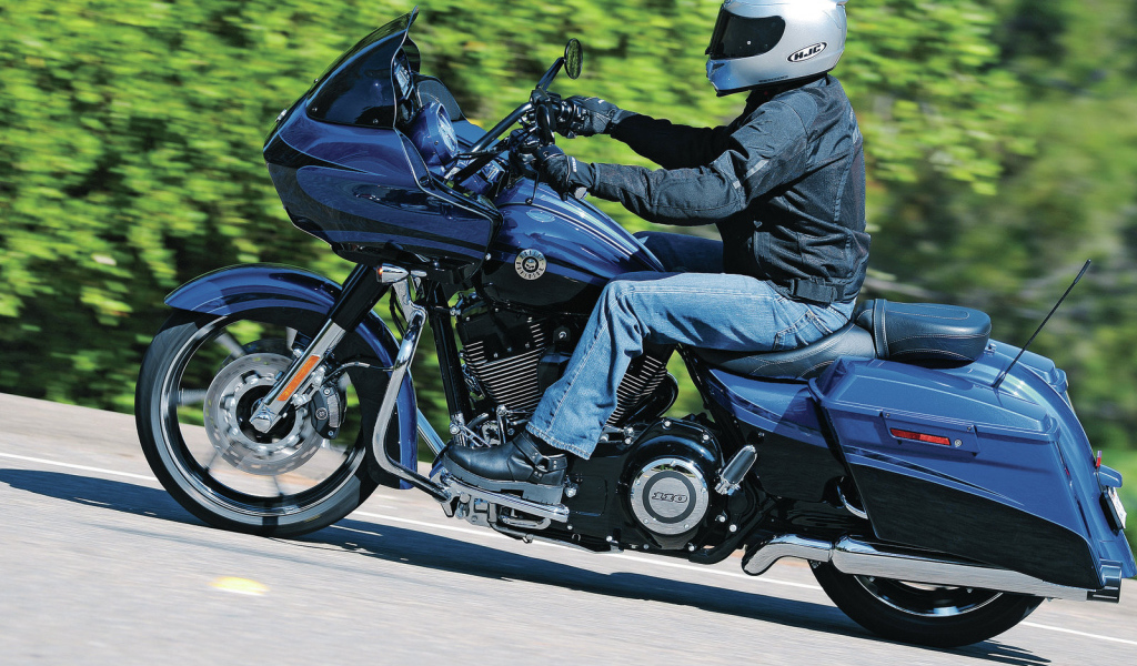 Тест-драйв мотоцикла Harley-Davidson CVO Road Glide Custom