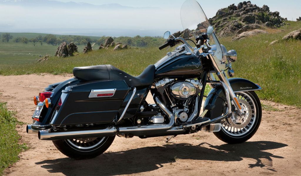 Тест-драйв мотоцикла Harley-Davidson CVO Road King