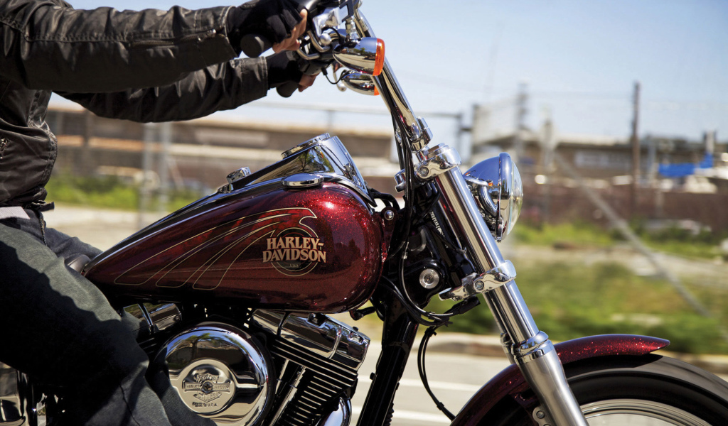 Тест-драйв мотоцикла Harley-Davidson Dyna Street Bob