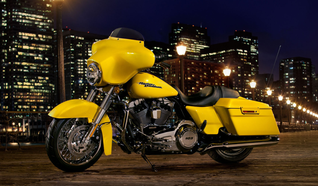 Тест-драйв мотоцикла Harley-Davidson Street Glide