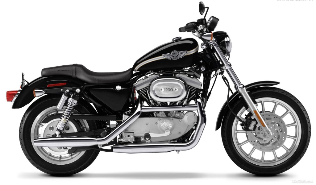 Тест-драйв мотоцикла Harley-Davidson XL 883R Sportster Roadster