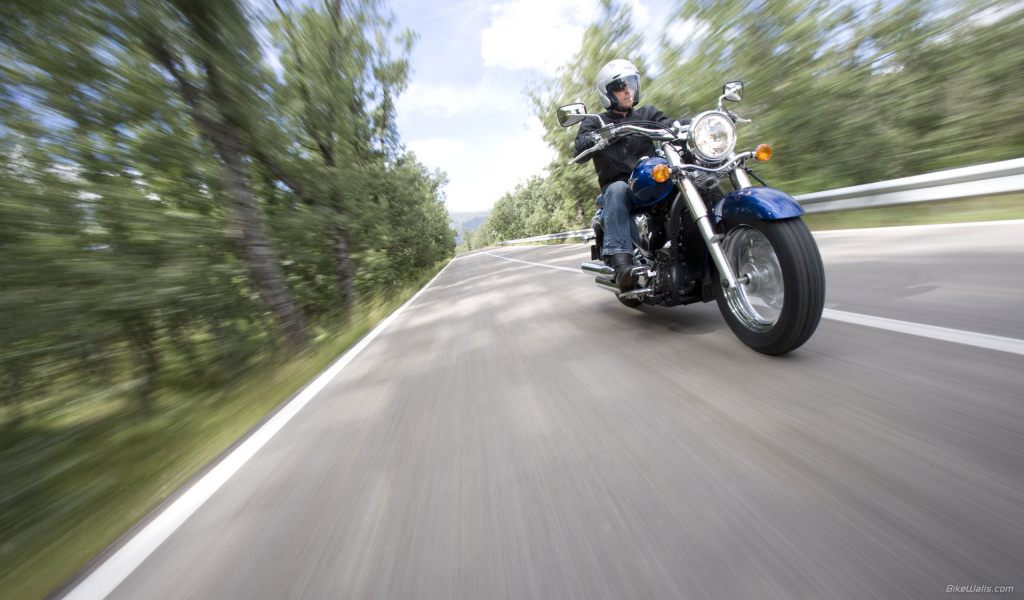 Тест-драйв мотоцикла Kawasaki VN 900 Classic