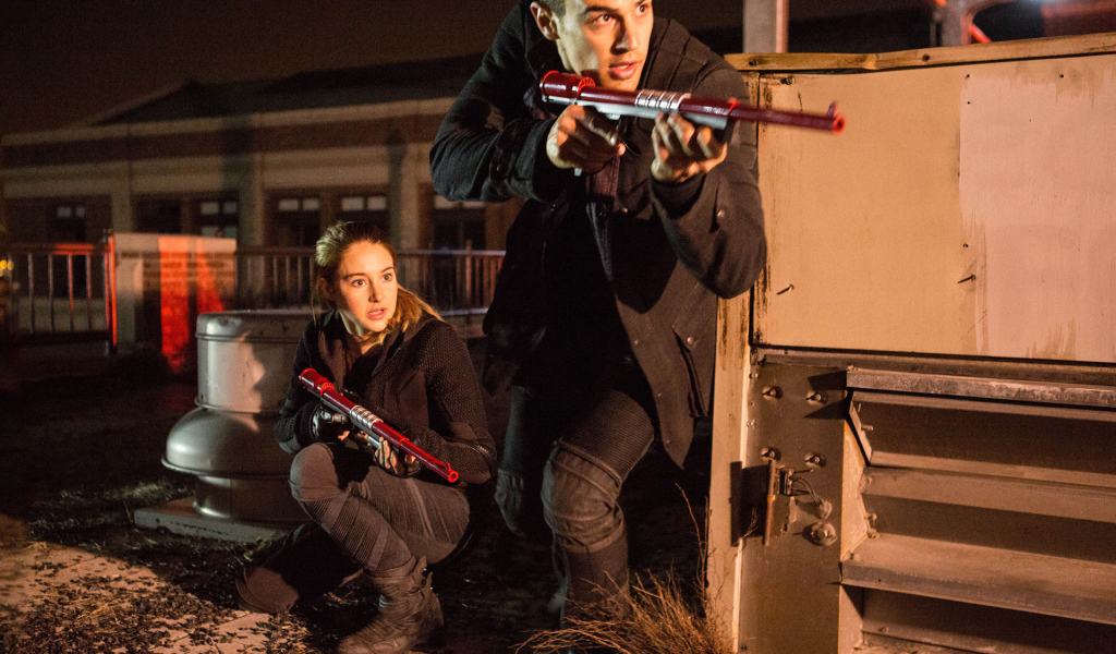 Суперзвезда Тео Джеймс