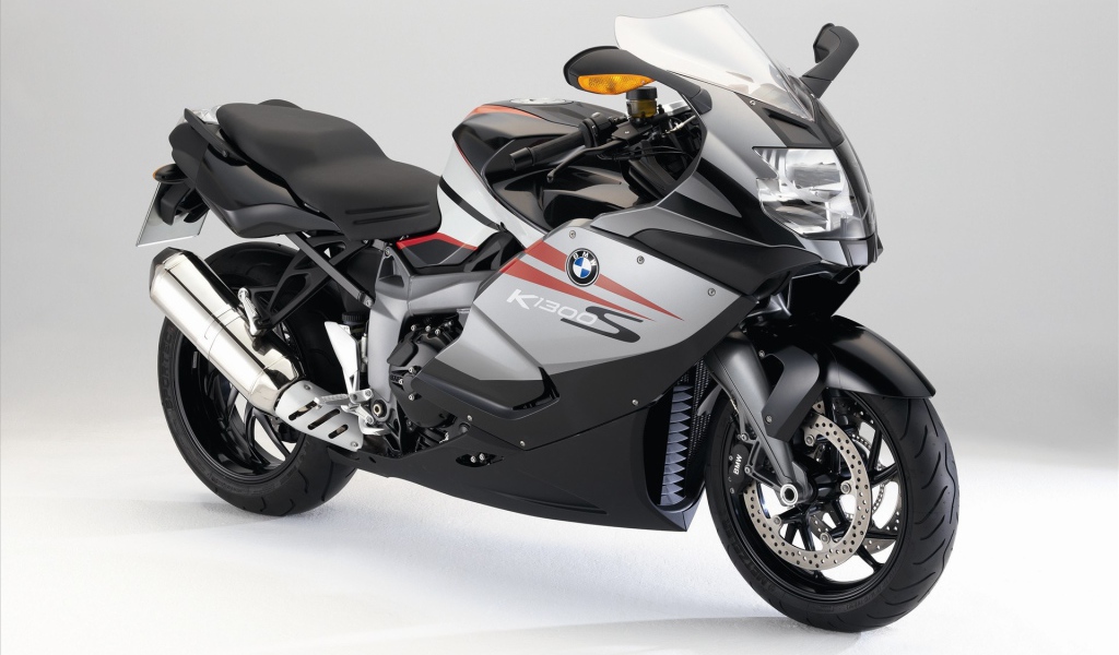 Белый мотоцикл BMW K 1200 S