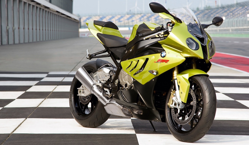 Желтый Bmw s 1000 rr