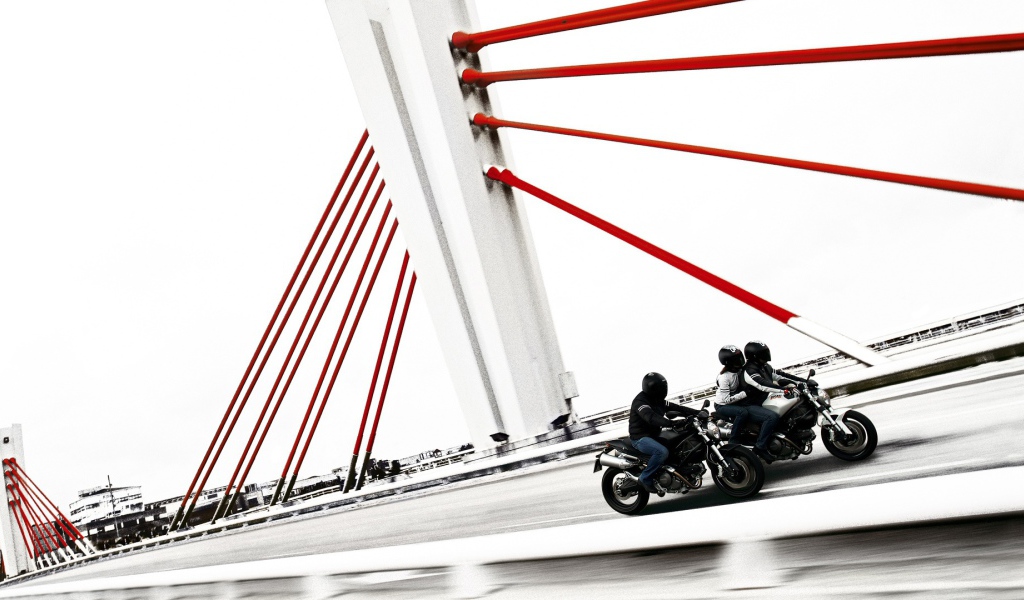 Гонка монстров Ducati