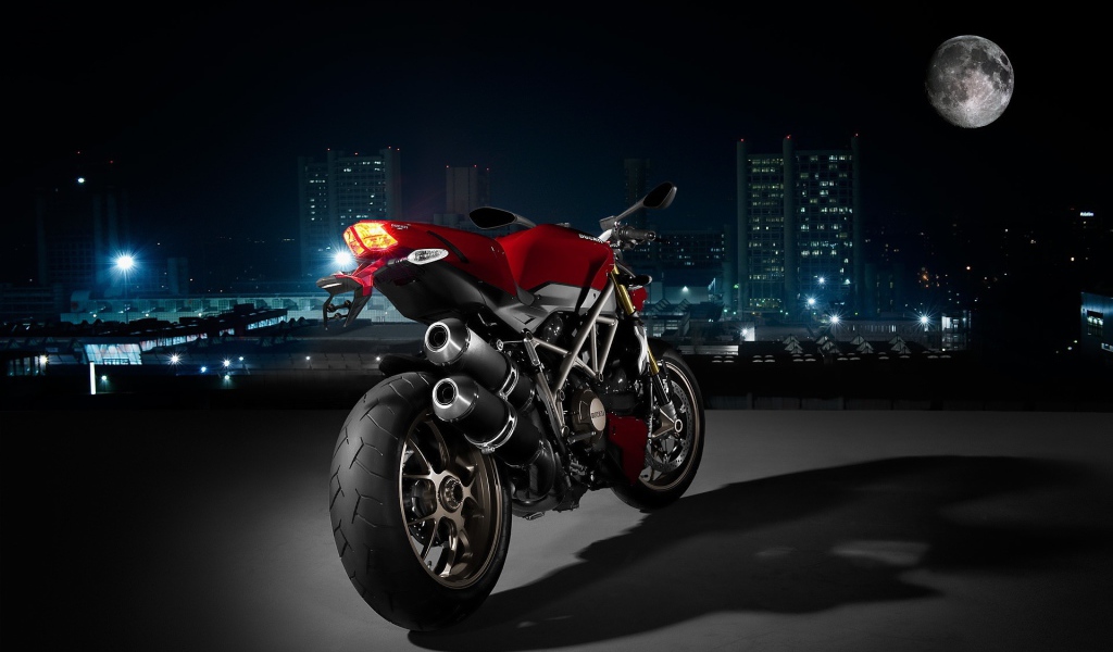 Ducati сексуальный мотоцикл