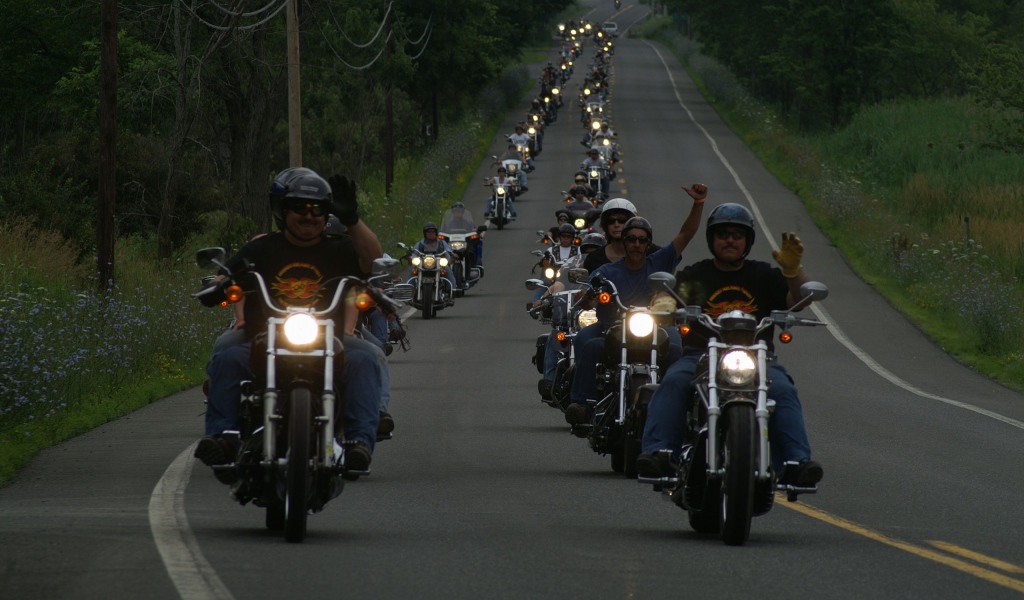 Колонна мотоциклистов