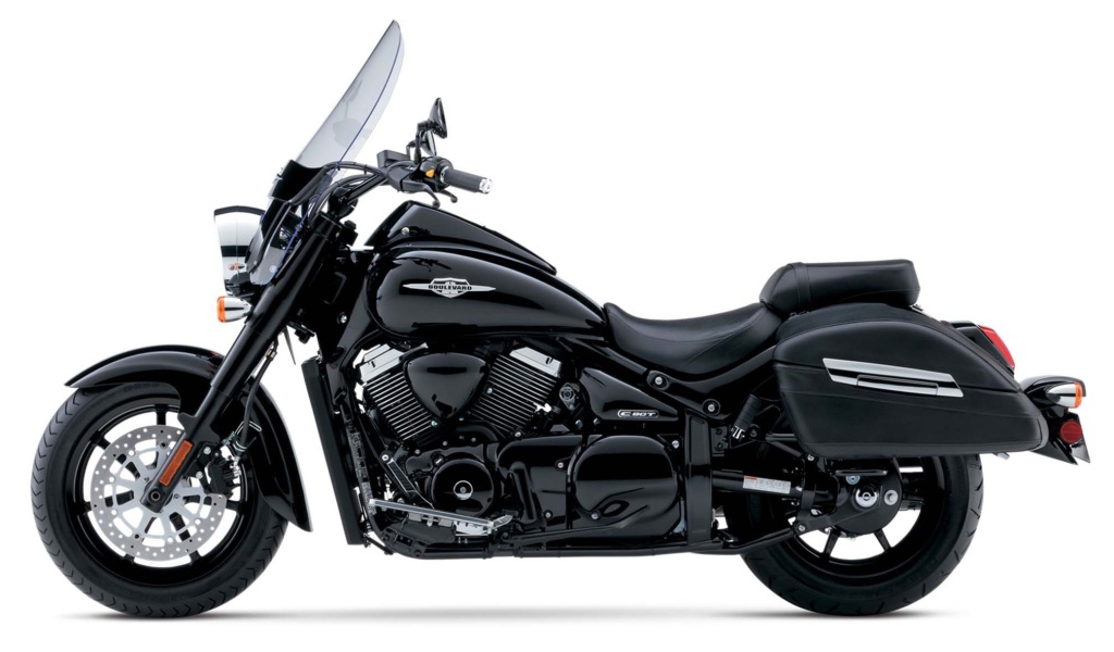 Красивый мотоцикл Suzuki Boulevard S 40