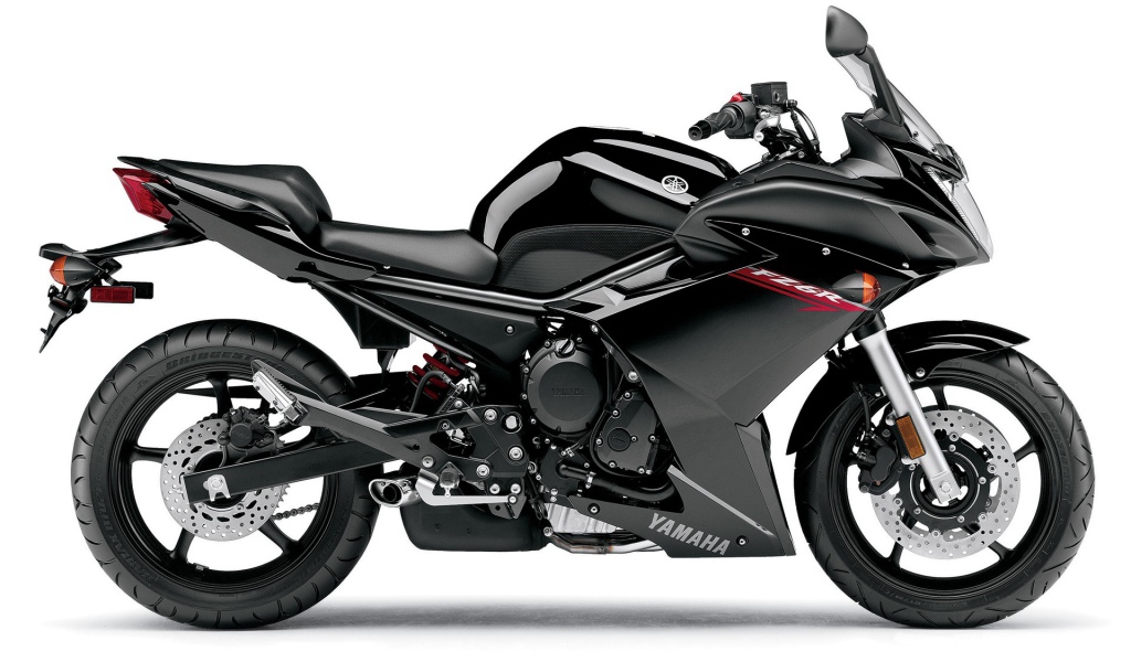 Черный Yamaha fz6r