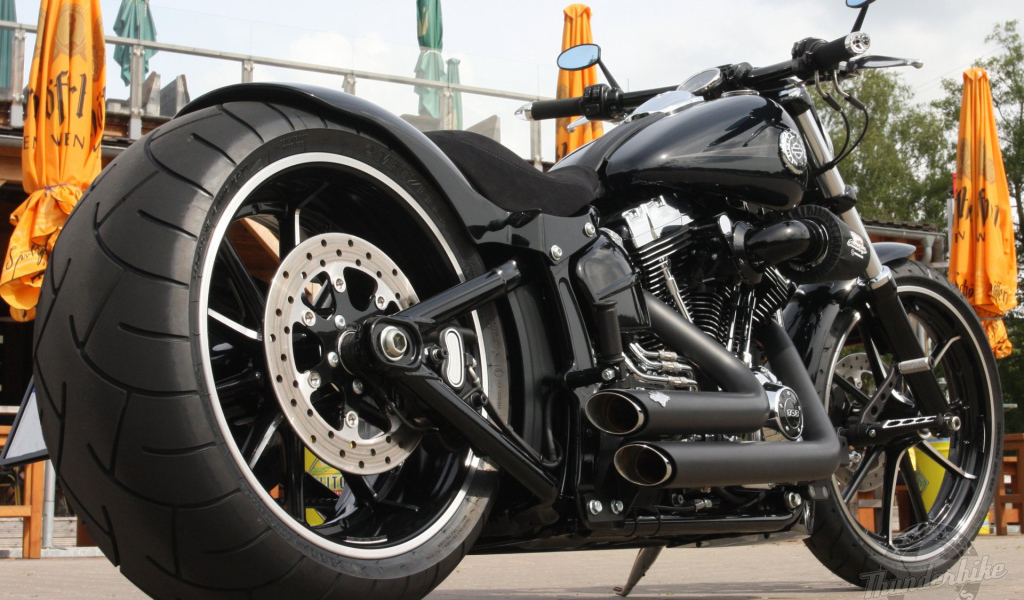 Невероятно быстрый мотоциклHarley-Davidson Softail Breakout