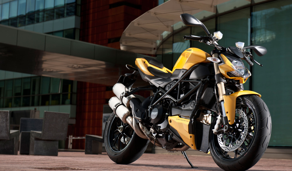 Популярный мотоцикл Ducati Streetfighter 848
