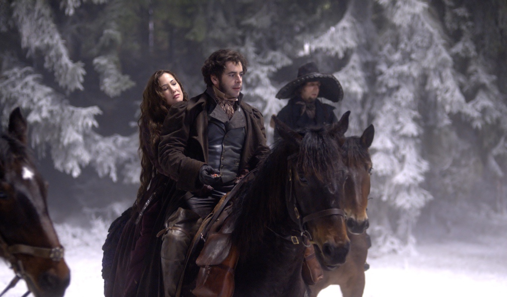 Красавица и чудовище в лесу