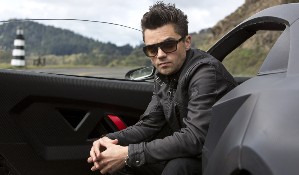 Need for Speed: Жажда скорости Доминик Купер в машине