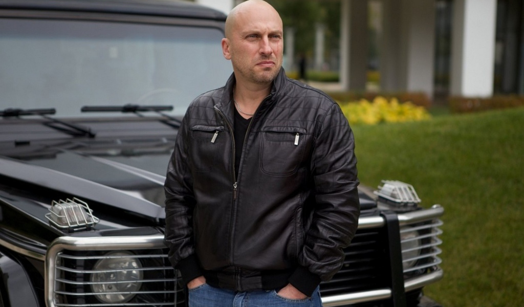 Фома со своим геликом в сериале Физрук