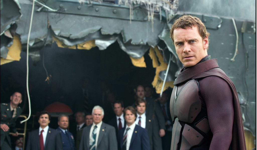  Люди Икс: Дни минувшего будущего возле разрушенного самолета