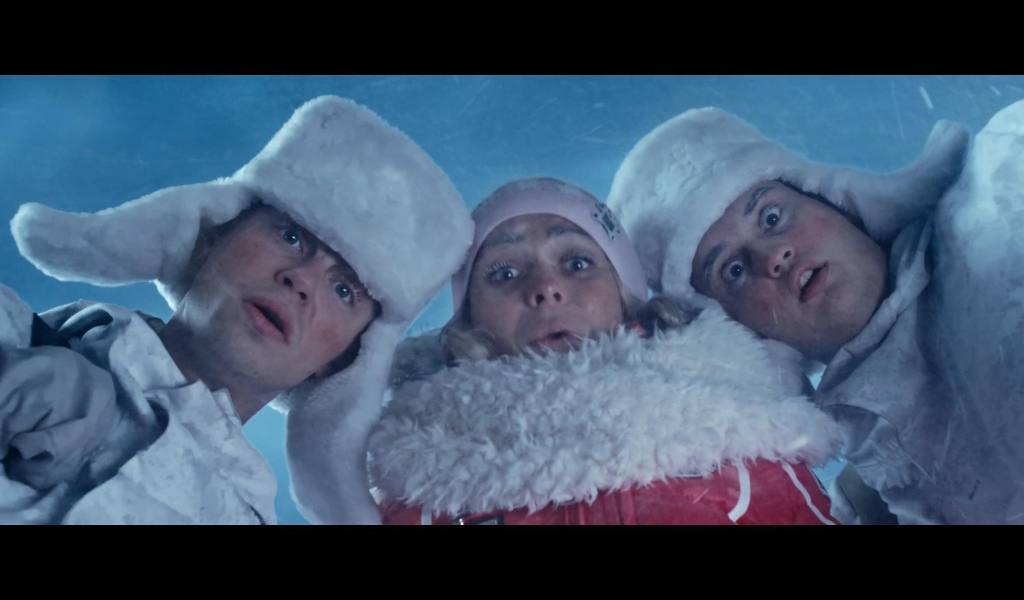 Момент из фильма Ёлки 3