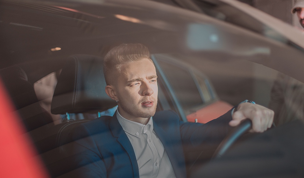 Певец Егор Крид за рулем