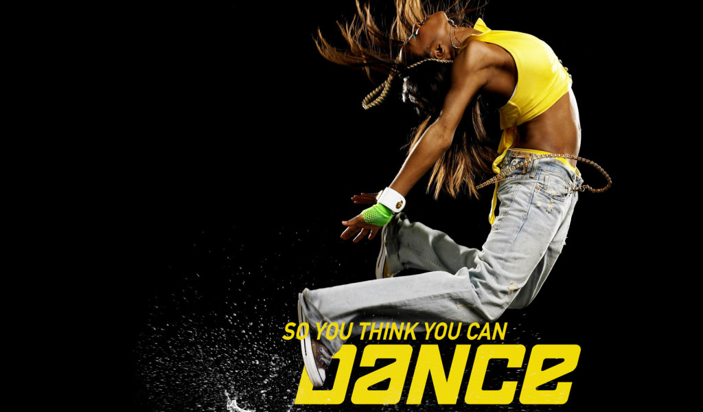 Танцовщица в желтой футболке