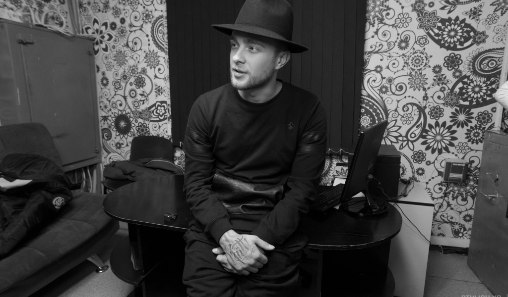 Егор Крид в шляпе